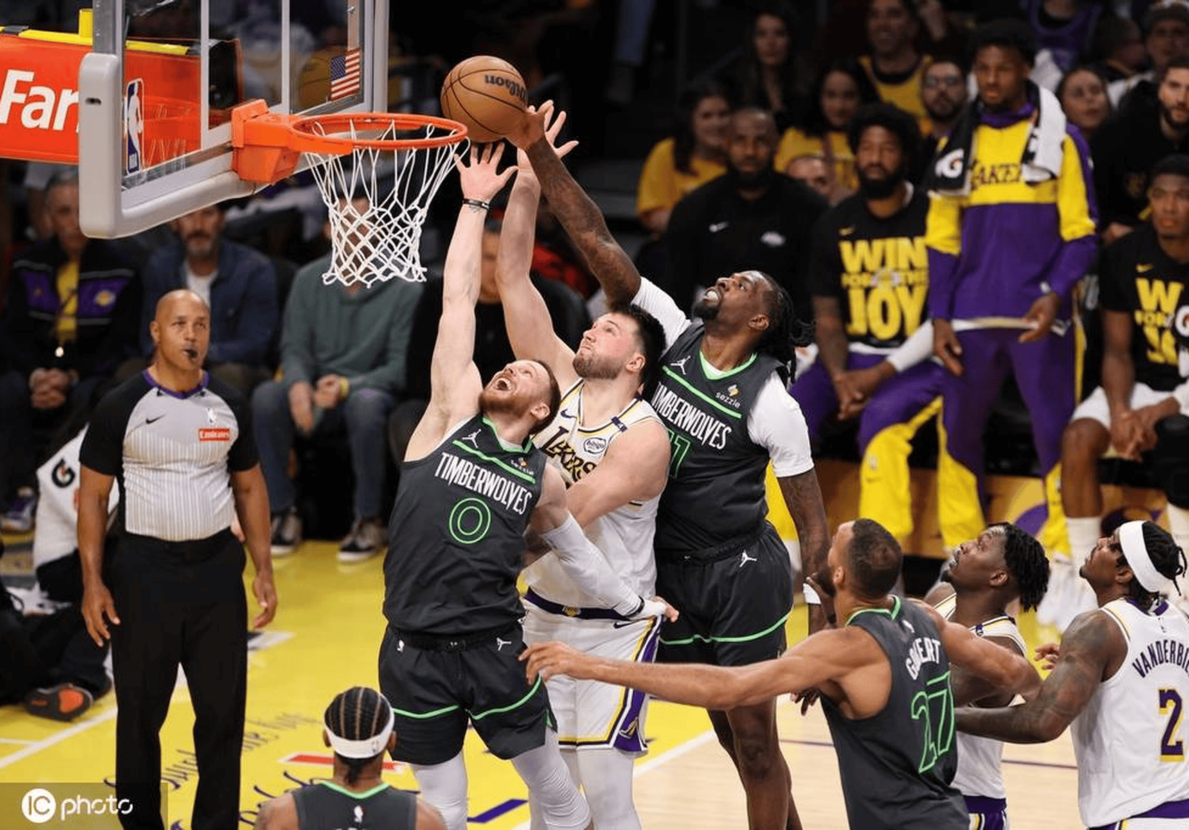 关于今晚NBA：勇士爆冷东契奇，出线形势明朗的信息