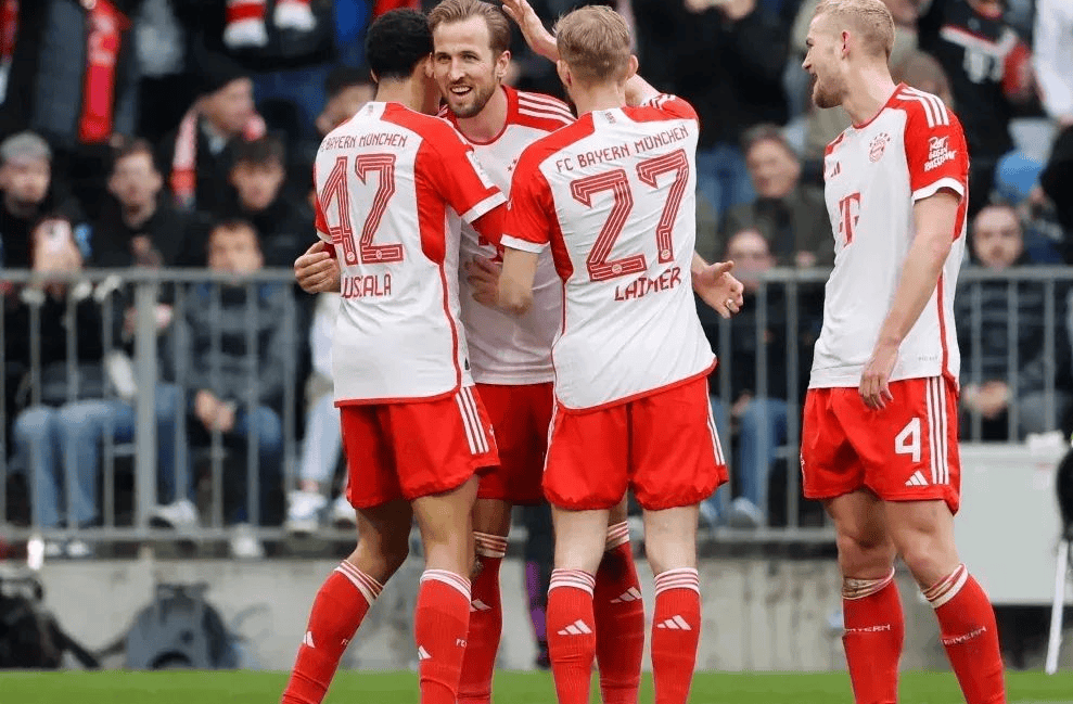 美因茨战胜对手，全队火力全开