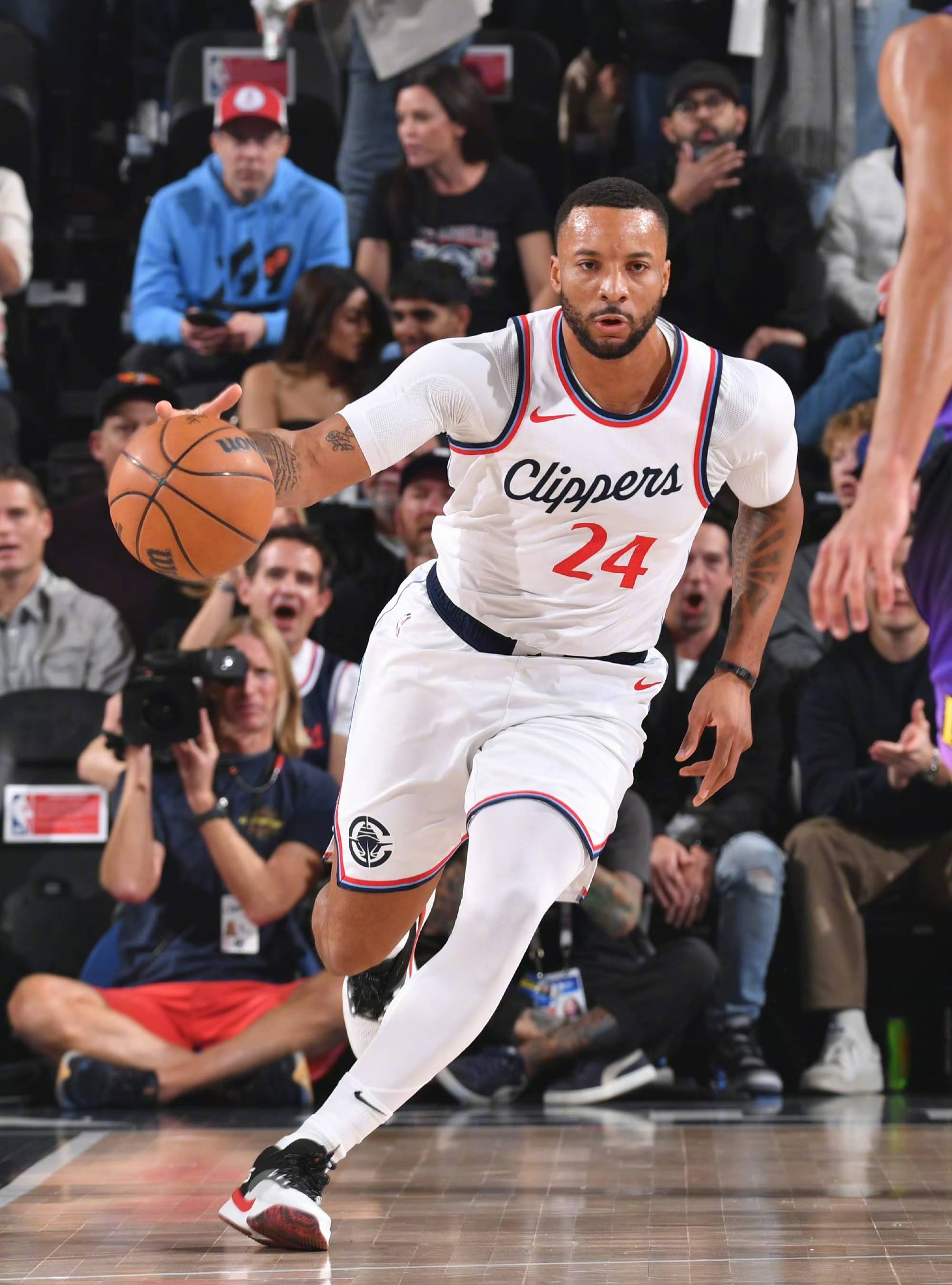 快船惨败湖人，连续两战失利