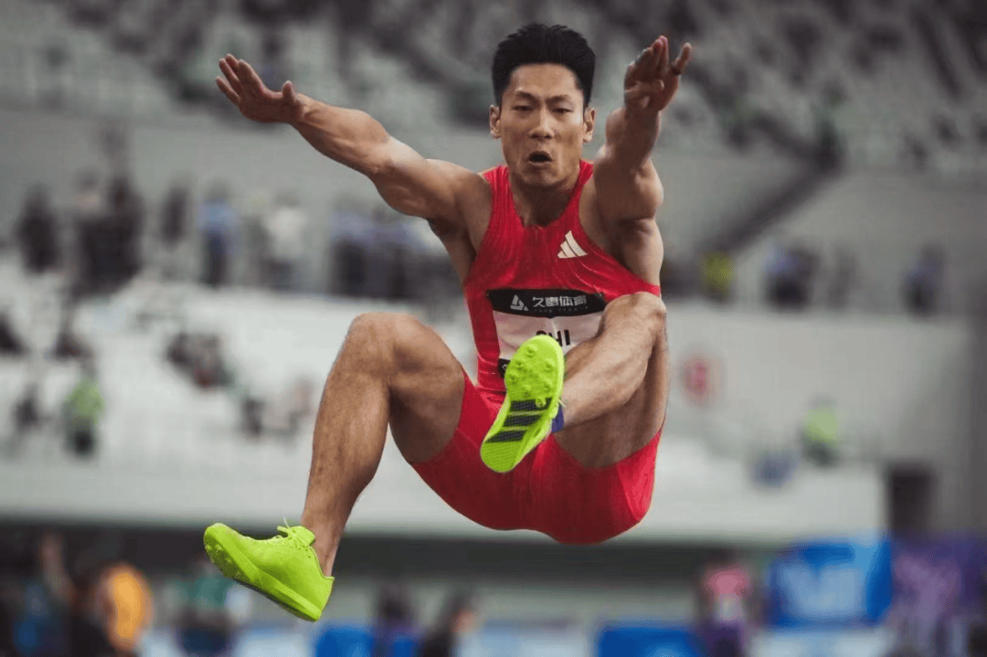 意大利田径选手力压群雄，勇夺金牌的简单介绍