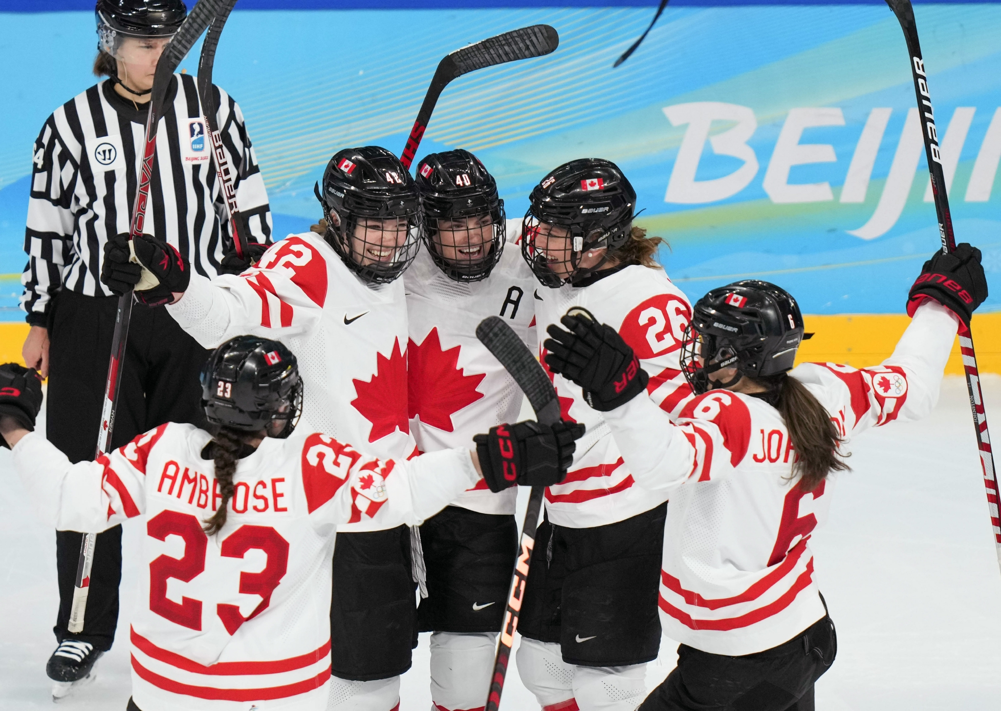 澳大利亚击败加拿大获得冰球胜利