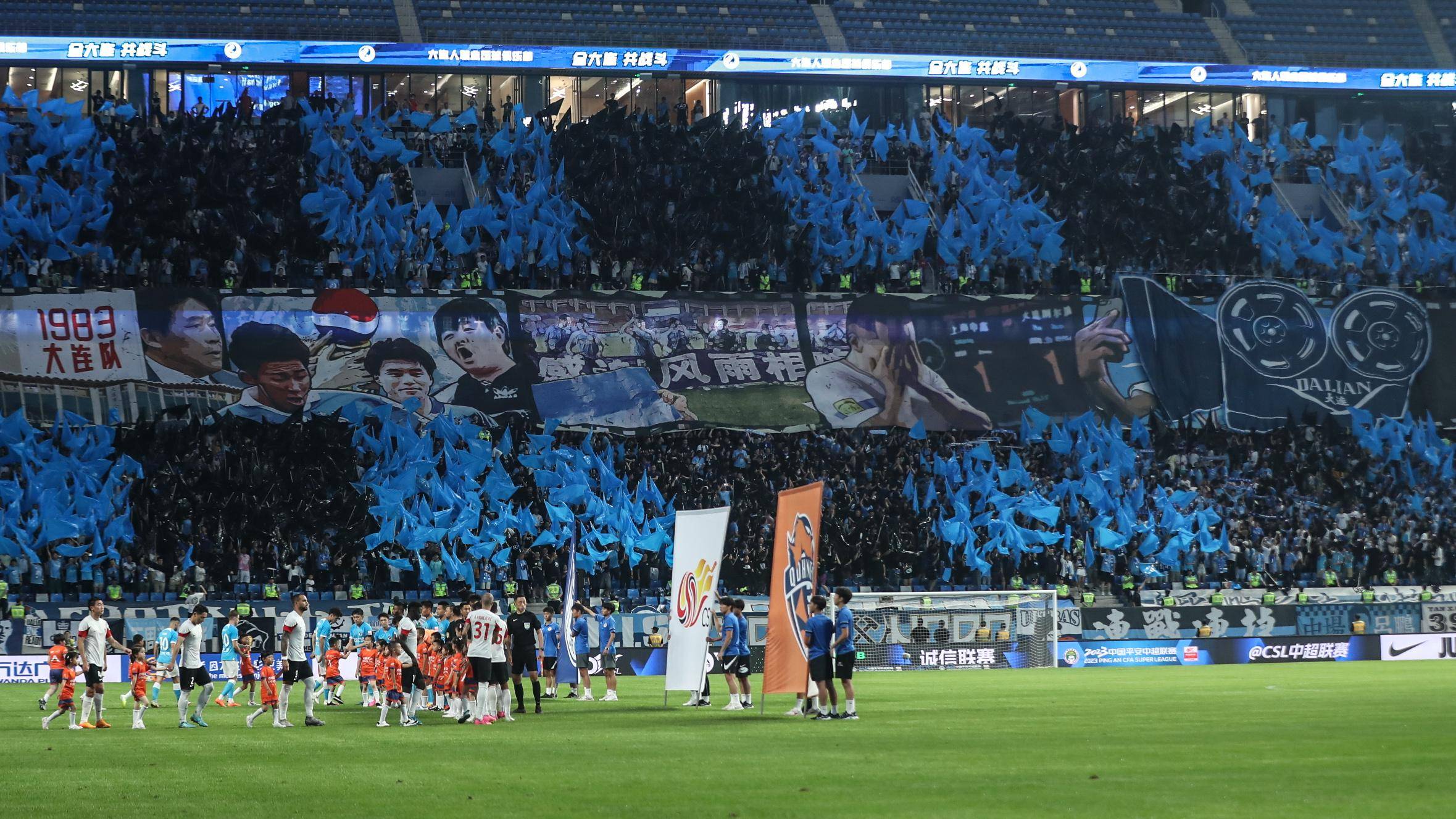 包含球迷狂欢，球场气氛火爆燃！的词条