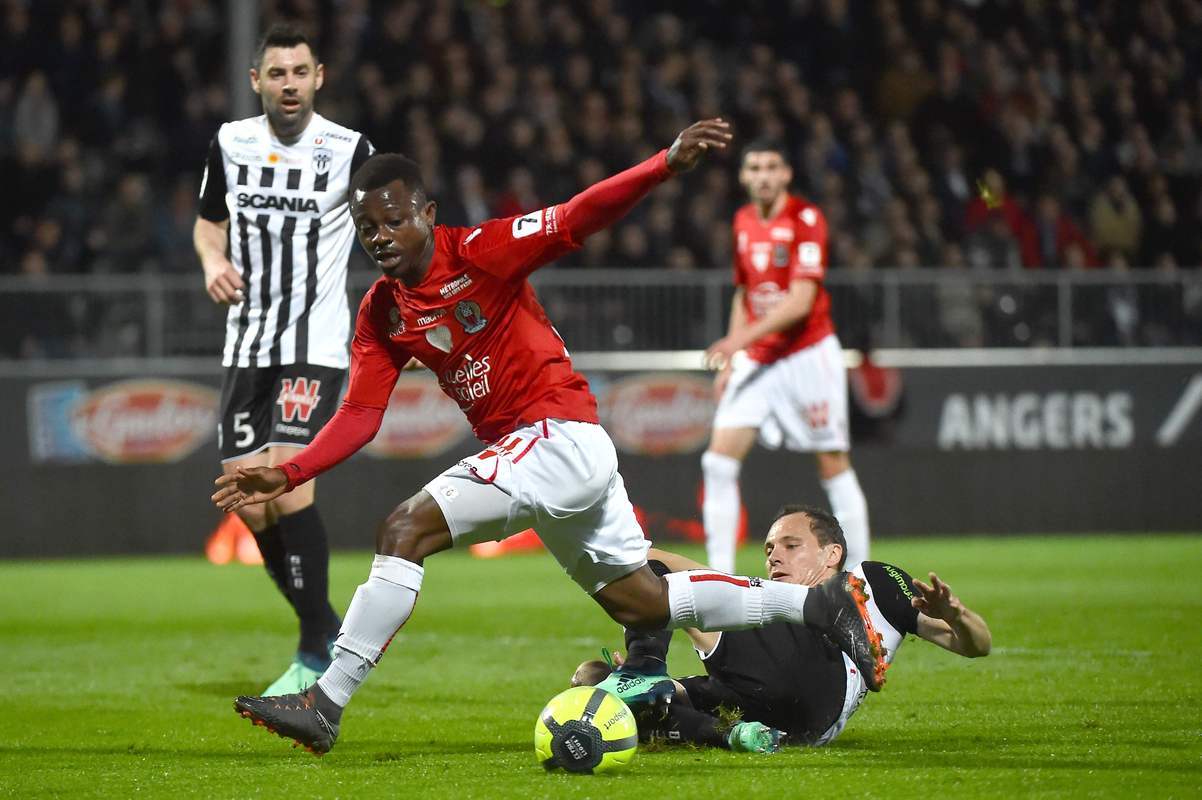 里昂法甲赛事中成绩斐然，引人注目