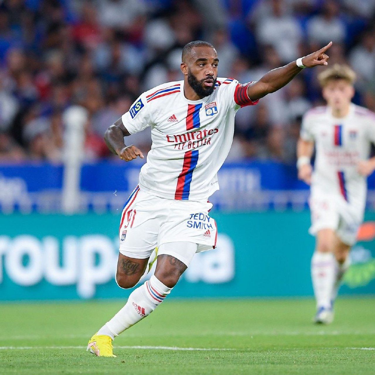 里昂法甲赛事中成绩斐然，引人注目