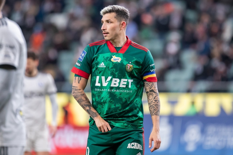 关于波尔图前锋完成加盟多特蒙德，期待助球队夺冠的信息