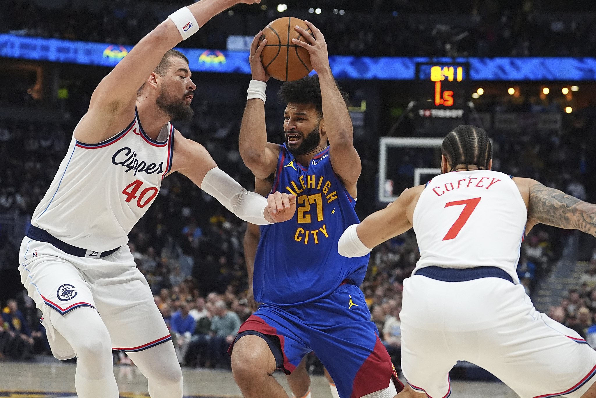 快船主场大胜勇士，止步连败的简单介绍