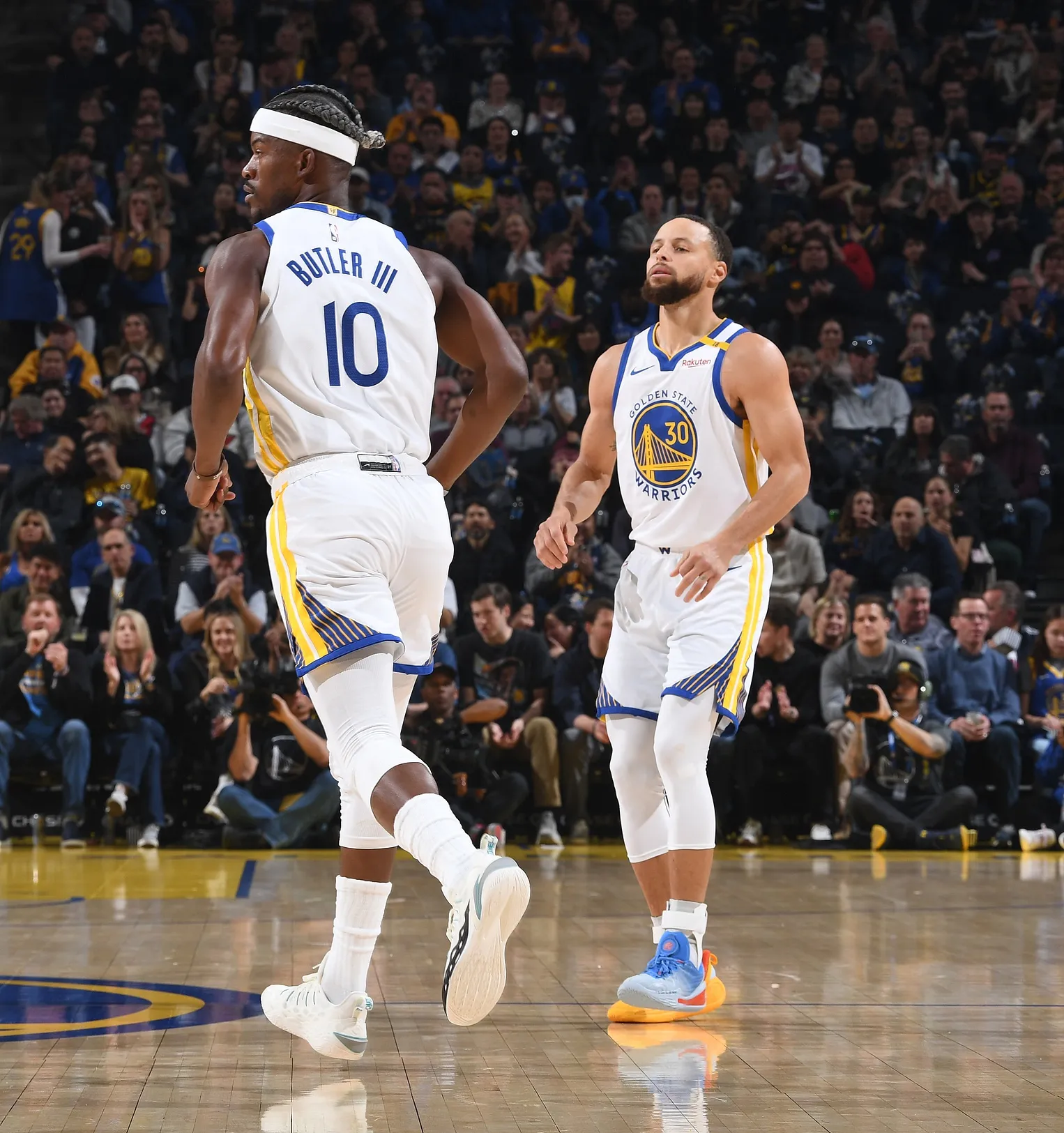 勇士告捷马刺,终结连败 勇士告捷马刺,终结连败