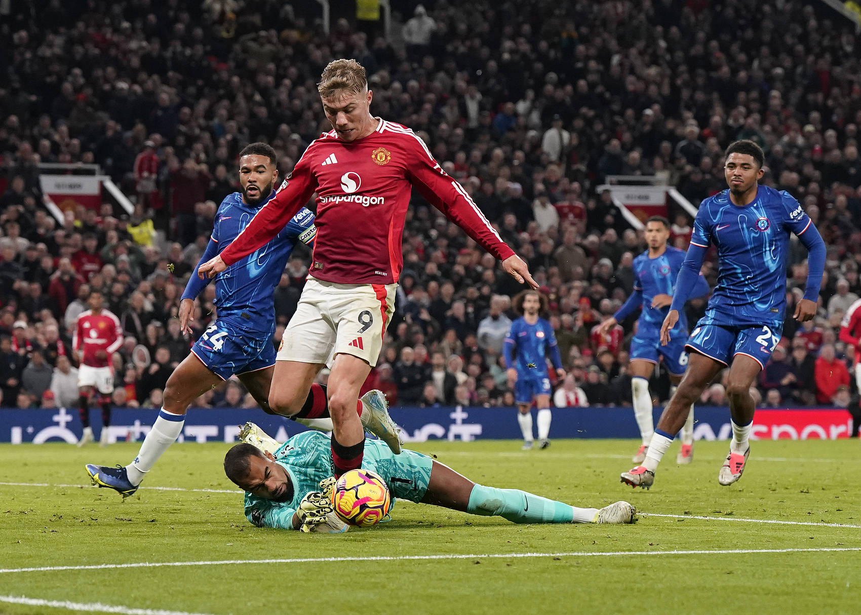 包含英超赛事精彩瞬间盘点,年度回顾震撼登场的词条 包含英超赛事精彩瞬间盘点,年度回顾震撼登场的词条