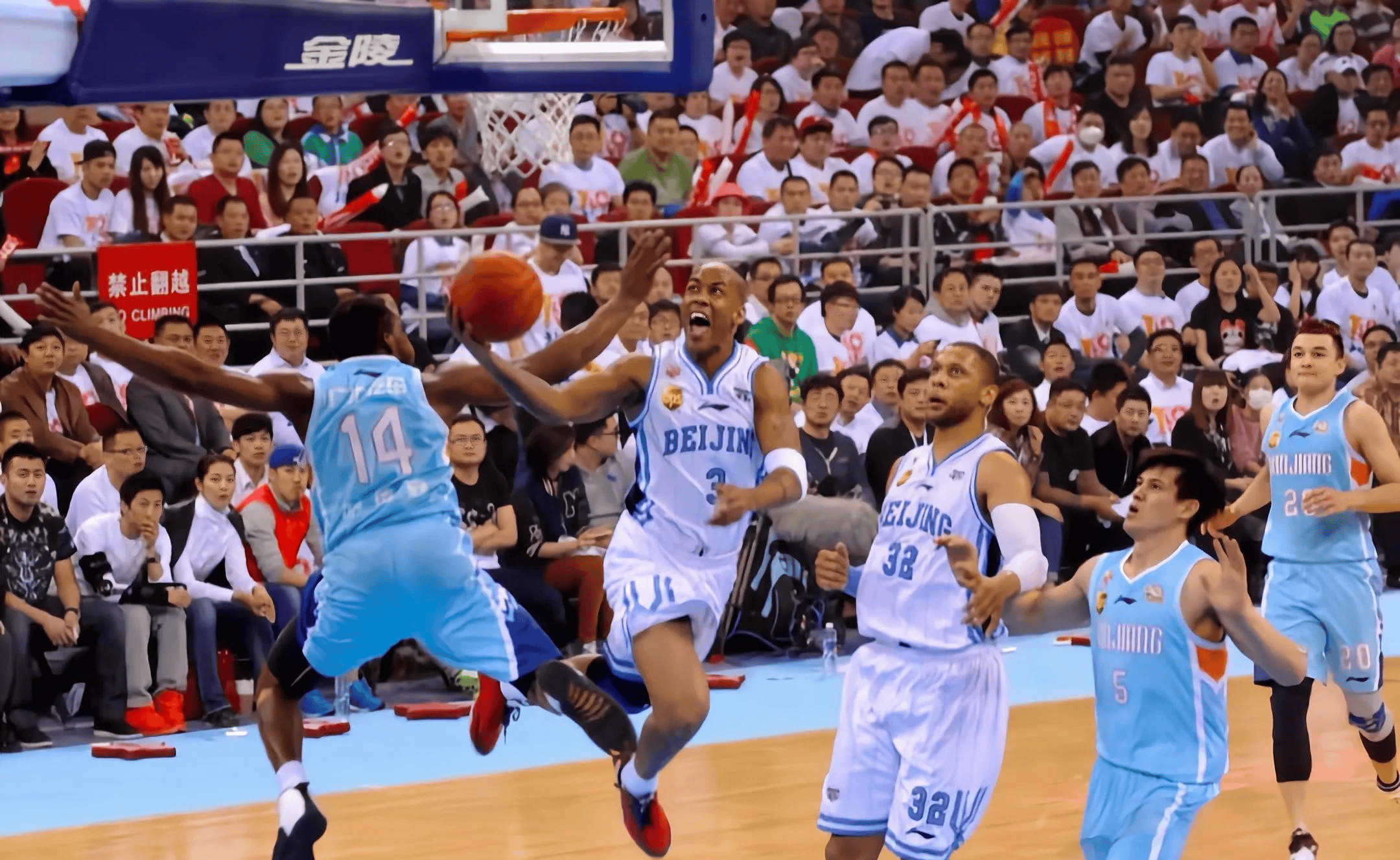 关于中国男篮力克日本男篮，字母哥完成帽子戏法的信息