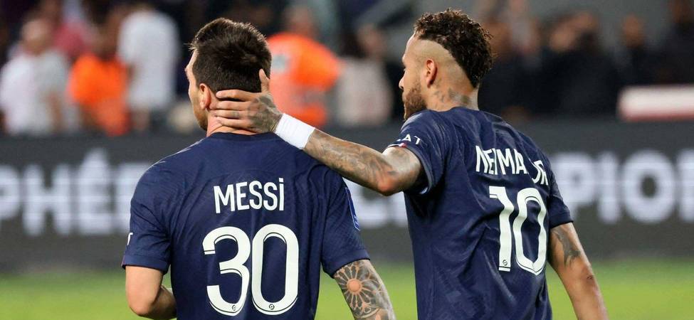 里昂横扫曼联,莱万扛起全队 里昂横扫曼联,莱万扛起全队