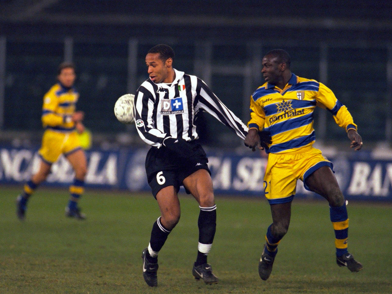 意甲球队交战,帕尔马遭遇连败 意甲球队交战,帕尔马遭遇连败