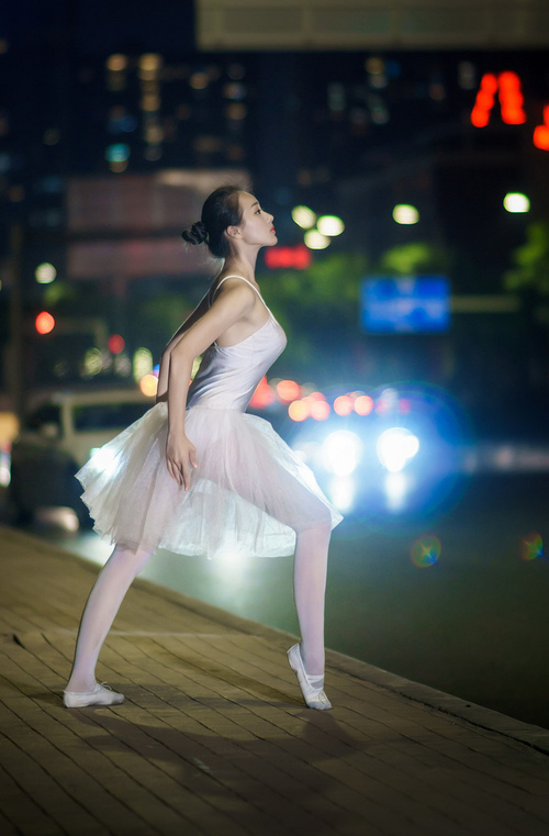 杜兰特末节接管比赛显巨星本色,掘金踏平马刺展团队威力